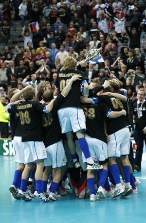 fin%20victory%20small.jpg
